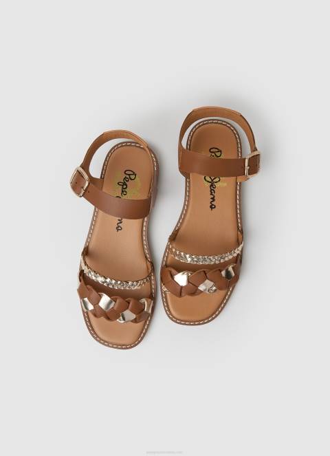 djevojka preplanuli ten irma pletene kožne sandale Pepe Jeans JZ8H1337