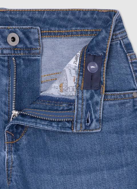 djevojka traper ljubičaste traperice visokog struka opuštenog kroja Pepe Jeans JZ8H1362