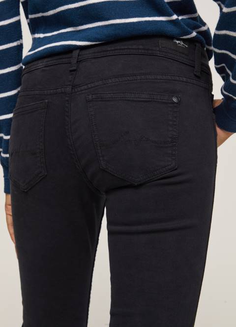 žene crno lepršave uske hlače Pepe Jeans JZ8H294