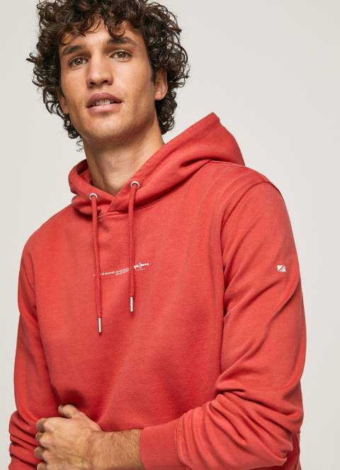 muskarci_studio_crvena_pamucni_dzemper_s_kapuljacom_pepe_jeans_jz8h909.jpg muškarci studio crvena pamučni džemper s kapuljačom Pepe Jeans JZ8H909 - Slika 1