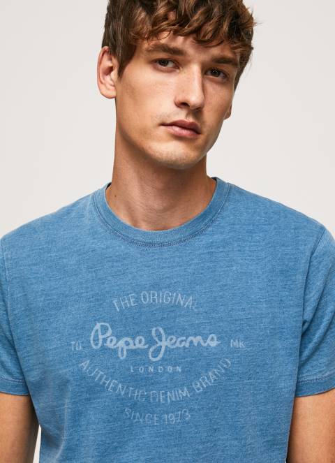 muskarci_svijetlo_plava_pamucna_majica_s_otisnutim_logotipom_pepe_jeans_jz8h967.jpg muškarci svijetlo plava pamučna majica s otisnutim logotipom Pepe Jeans JZ8H967 - Slika 1