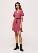 žene tamno rumenilo kratka haljina s v izrezom Pepe Jeans JZ8H196